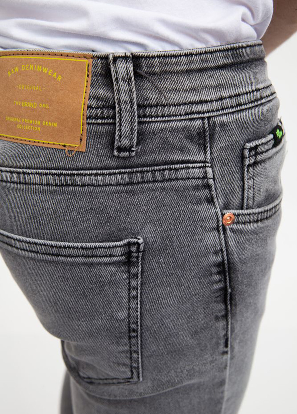 Серые демисезонные зауженные джинсы Ager