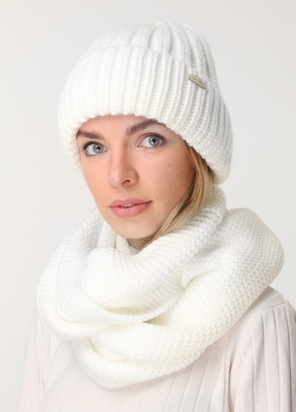 Теплый зимний комплект (шапка, шарф-снуд) на флисовой подкладке и отворотом 600045 DeMari Мия шапка + шарф-снуд однотонные молочные повседневные шерсть