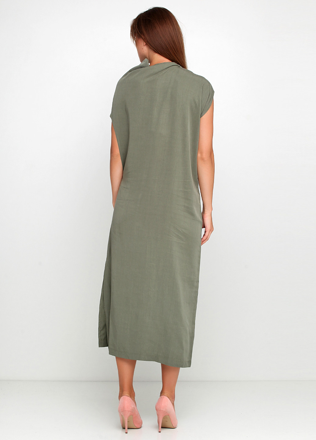 Оливковое (хаки) кэжуал платье Via Delle Rose однотонное