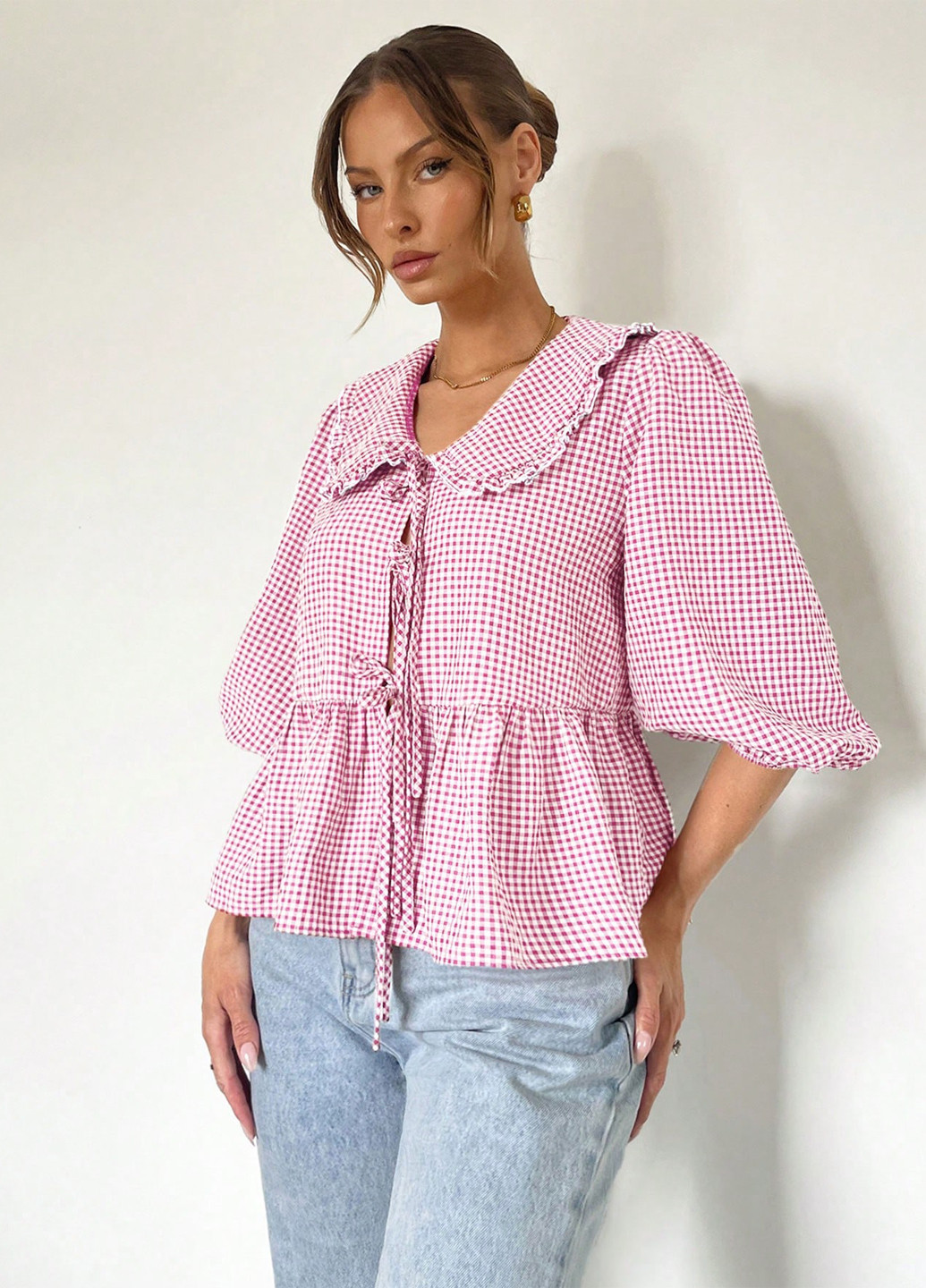 Светло-розовая блуза с баской SHEIN