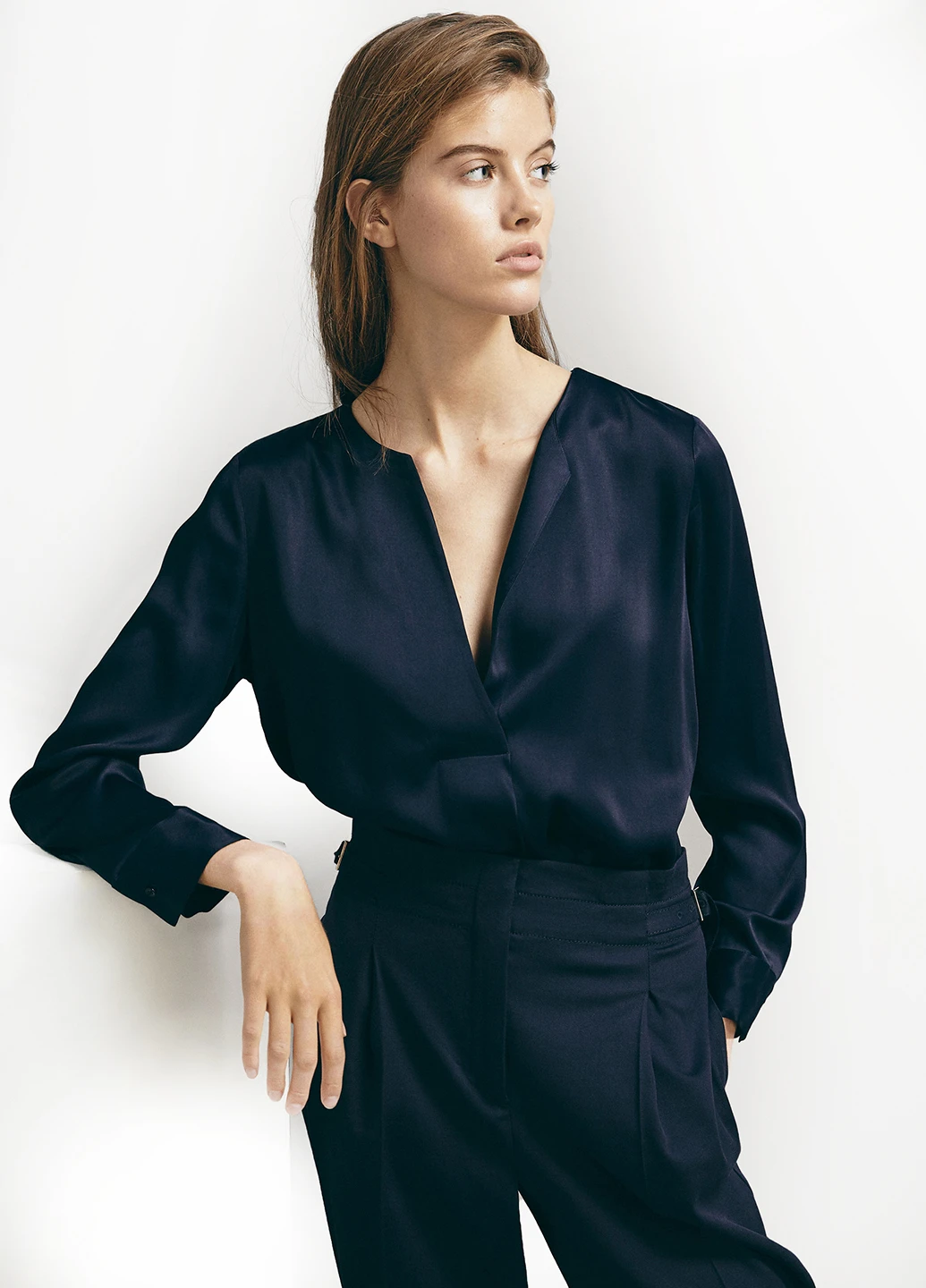 Тёмно-синяя блуза Massimo Dutti