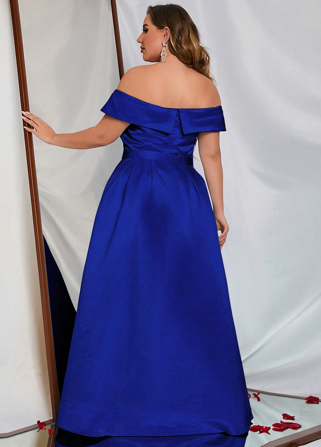 Синее вечернее платье с юбкой-солнце, с открытыми плечами, с открытой спиной SHEIN однотонное