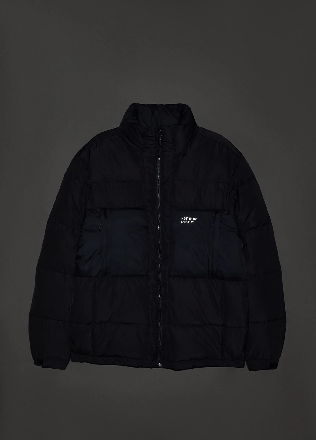 Черная зимняя куртка H&M