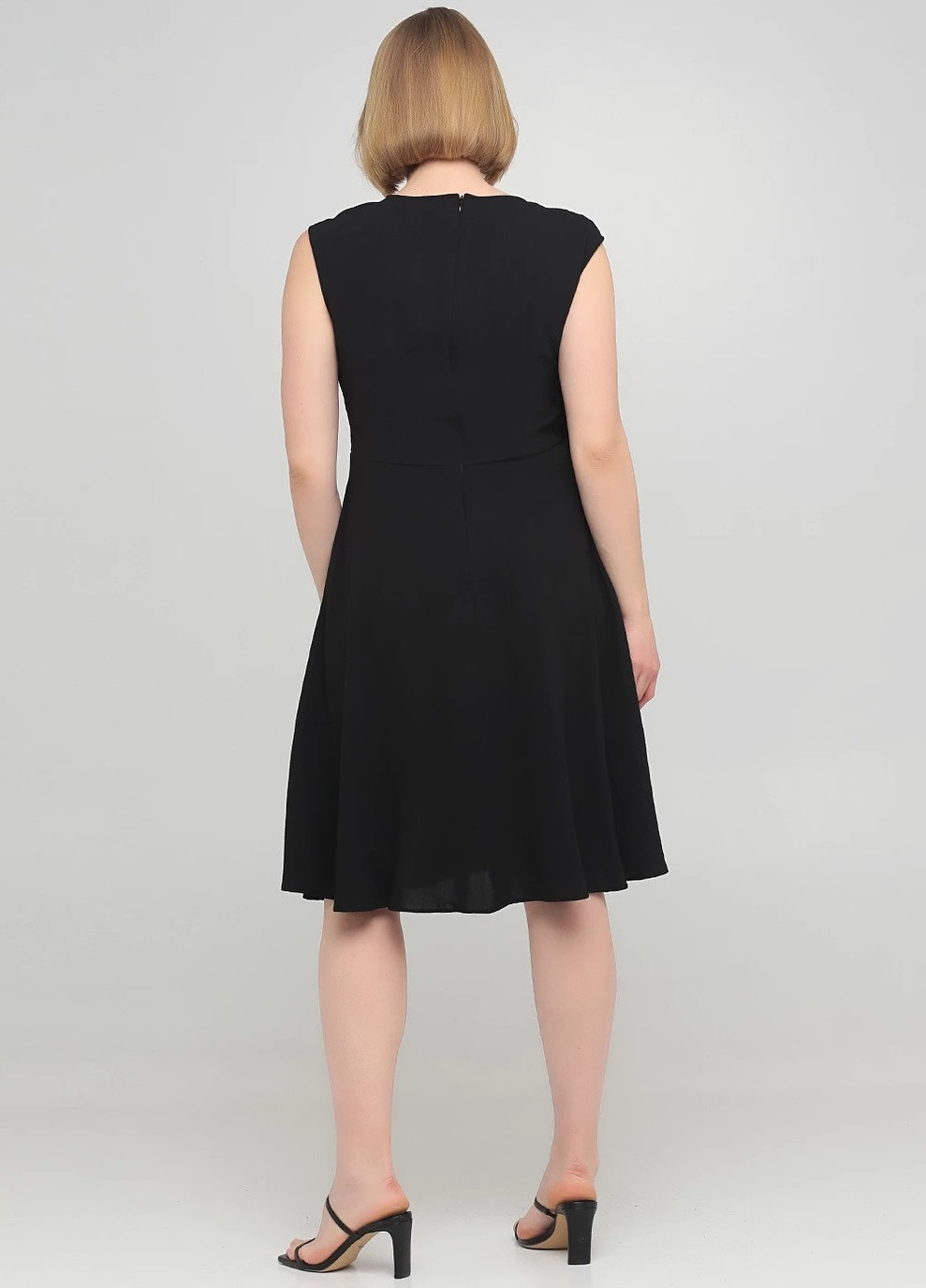Черное кэжуал платье клеш однотонное Yumi