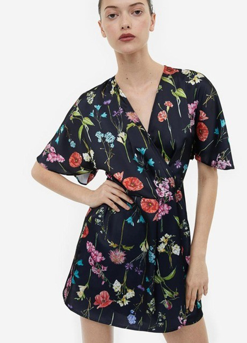 Чорна кежуал сукня на запах H&M з квітковим принтом