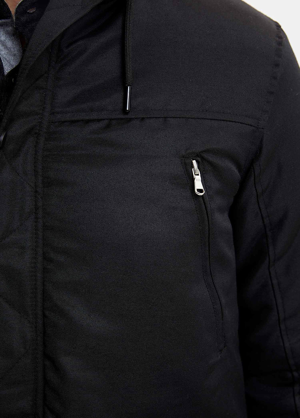Чорна демісезонна куртка DeFacto