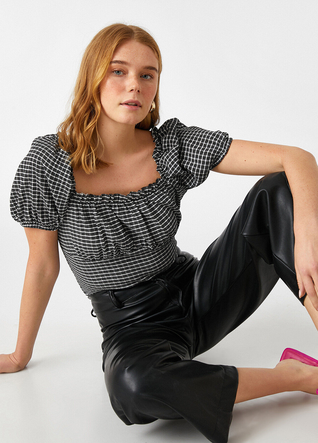 Чорно-біла блуза KOTON