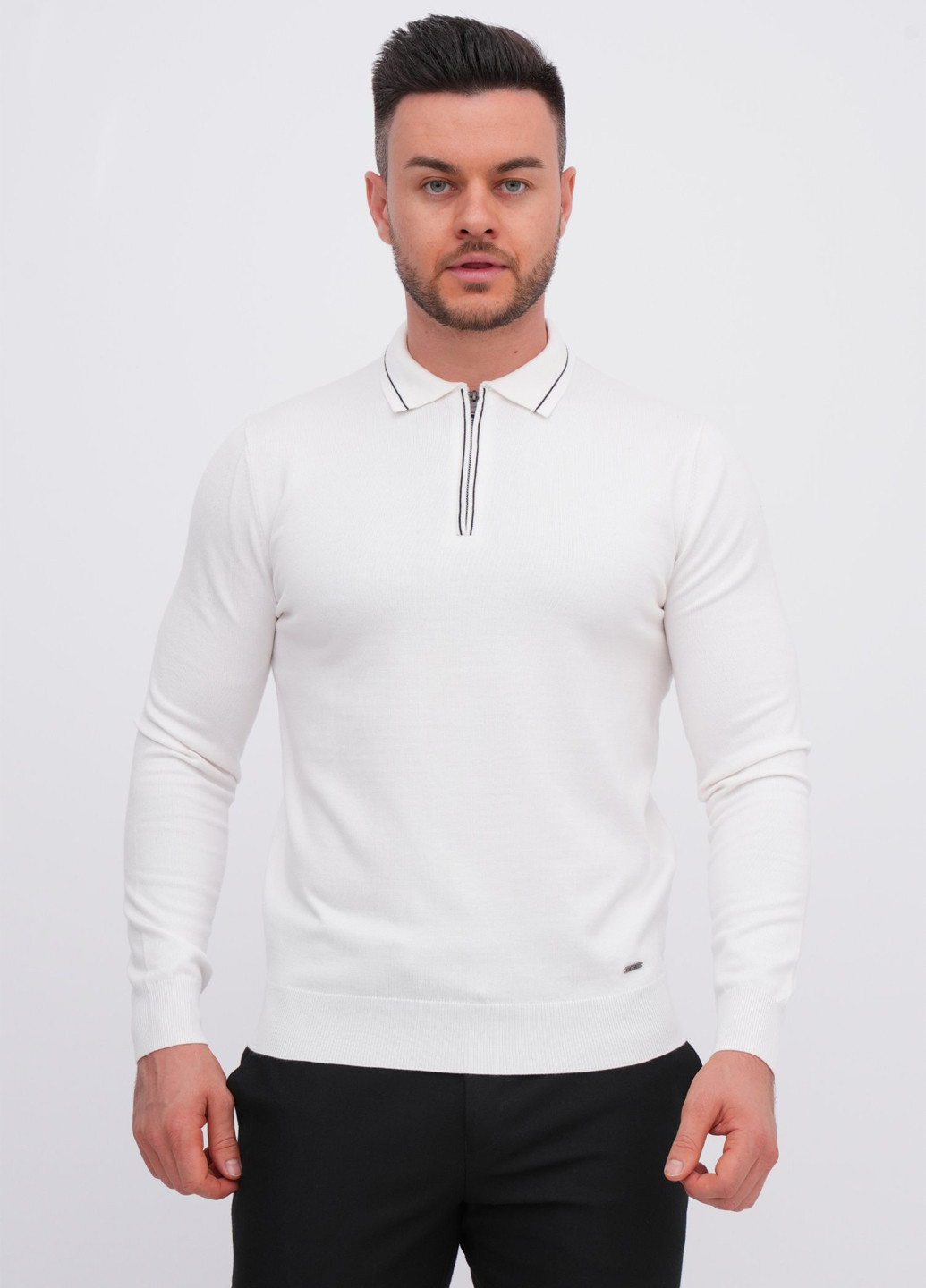 Білий демісезонний светр K.O.R