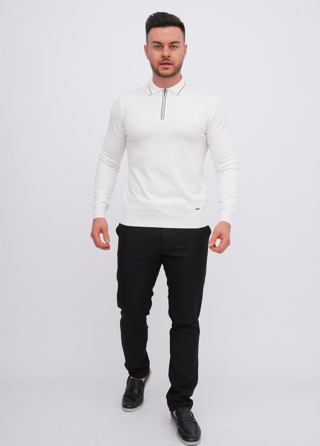 Білий демісезонний светр K.O.R