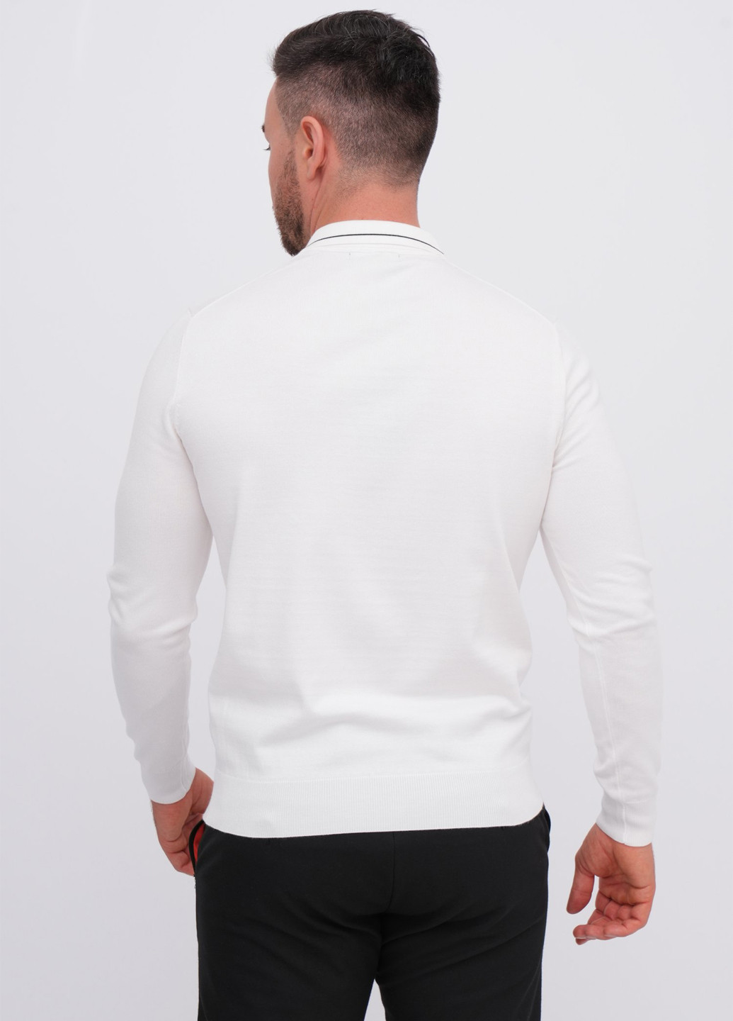 Білий демісезонний светр K.O.R