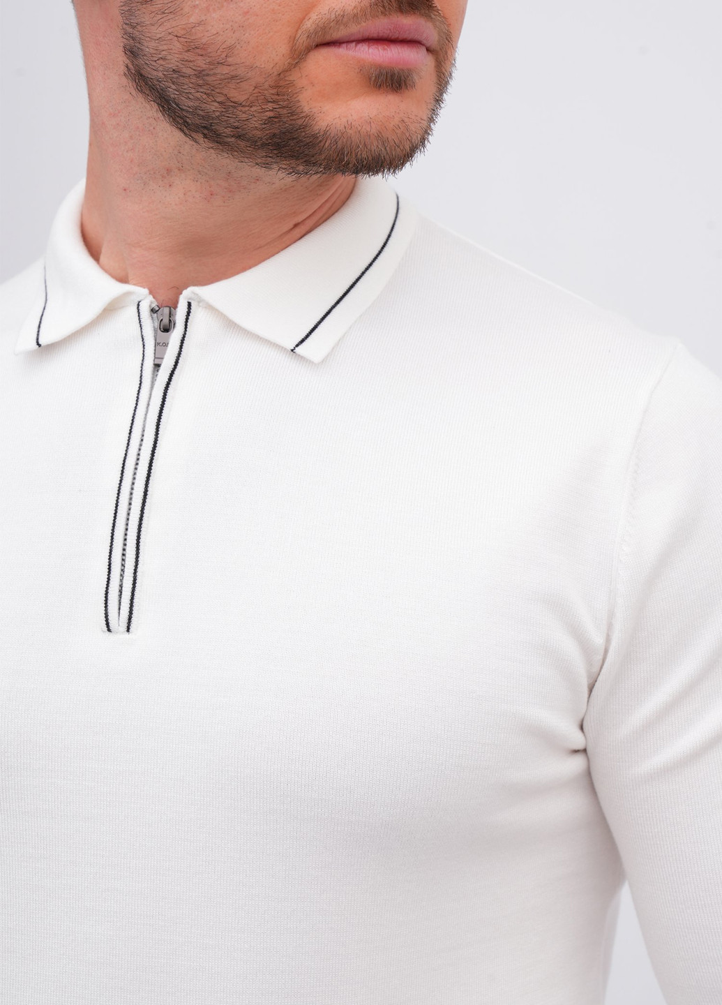 Білий демісезонний светр K.O.R