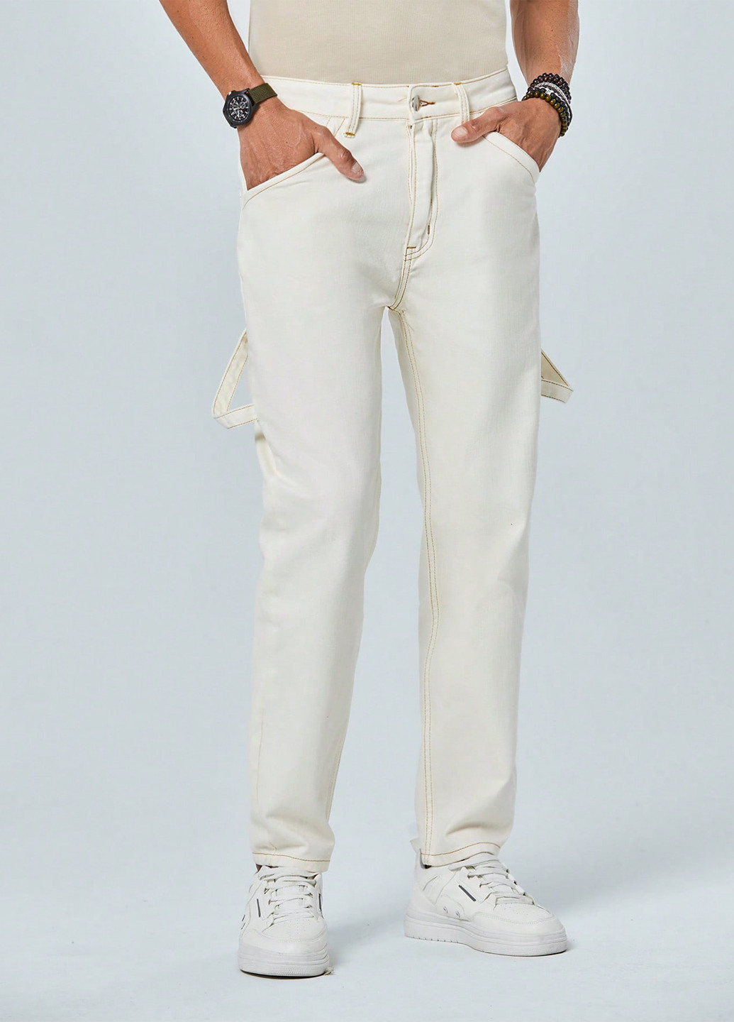 Молочные демисезонные зауженные джинсы SHEIN