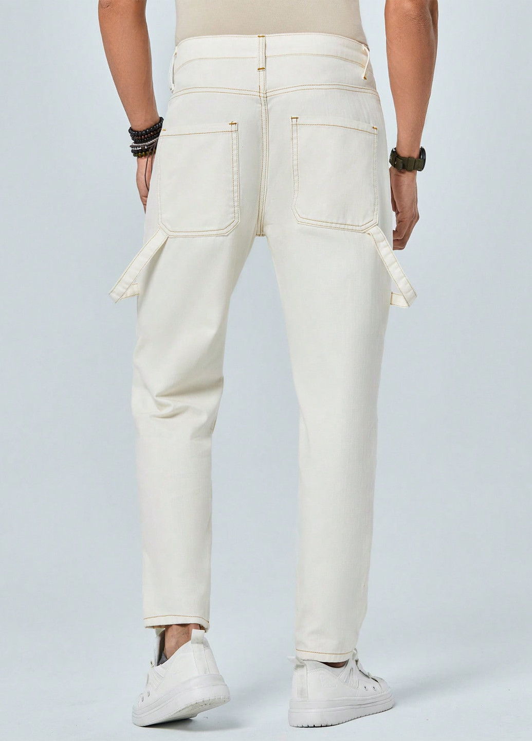 Молочные демисезонные зауженные джинсы SHEIN