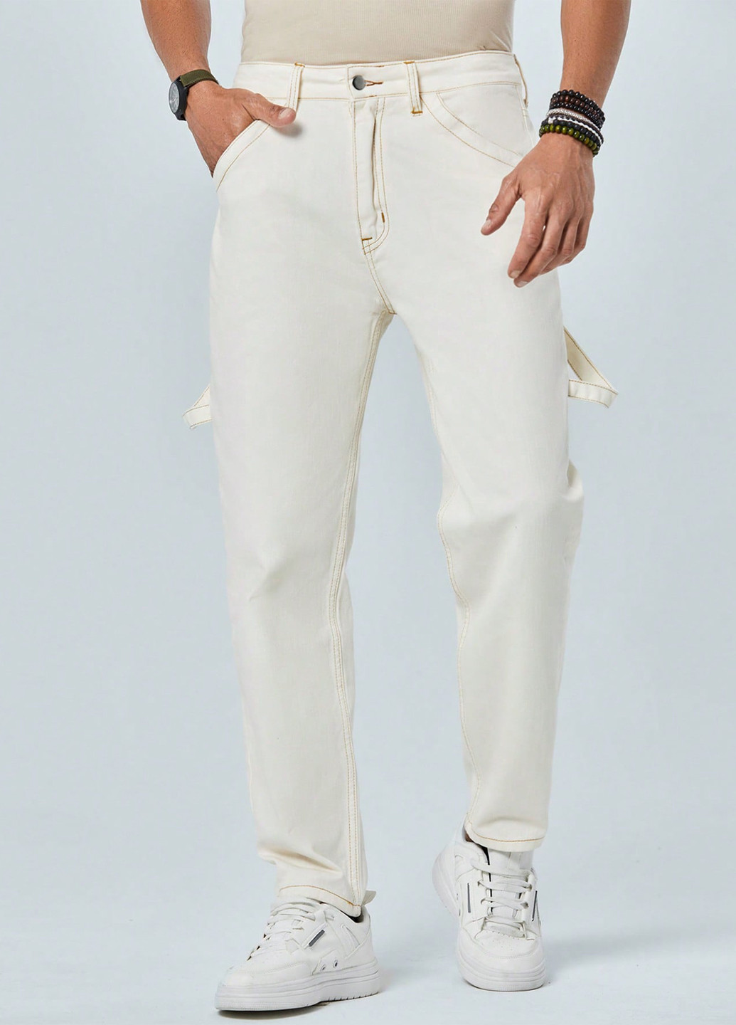 Молочные демисезонные зауженные джинсы SHEIN