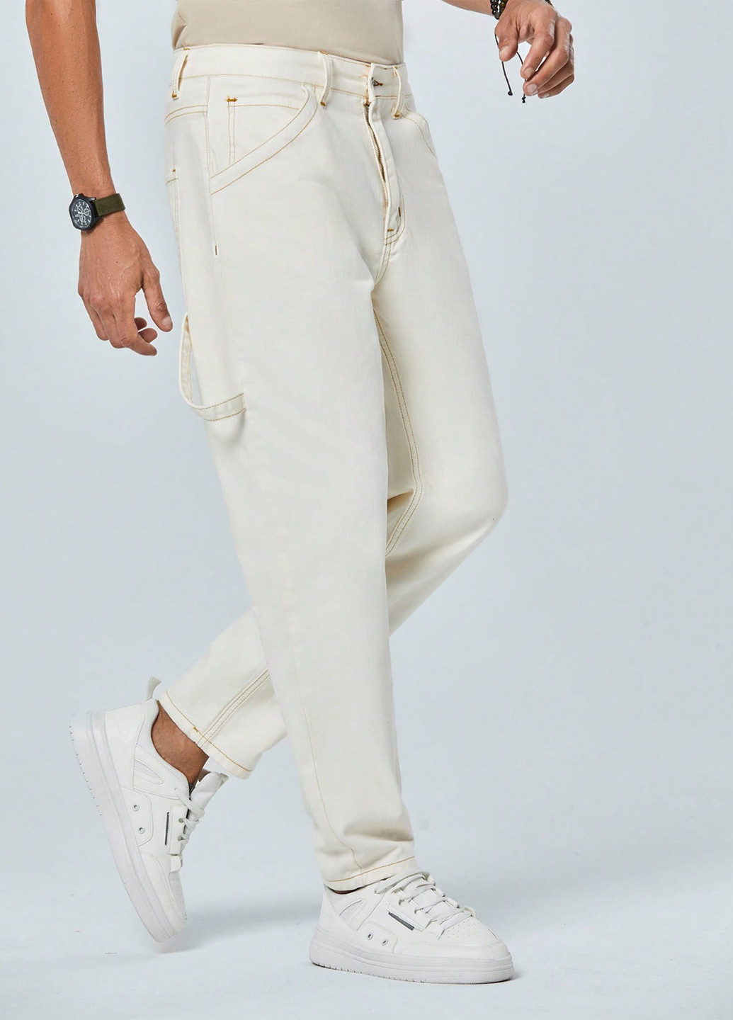 Молочные демисезонные зауженные джинсы SHEIN