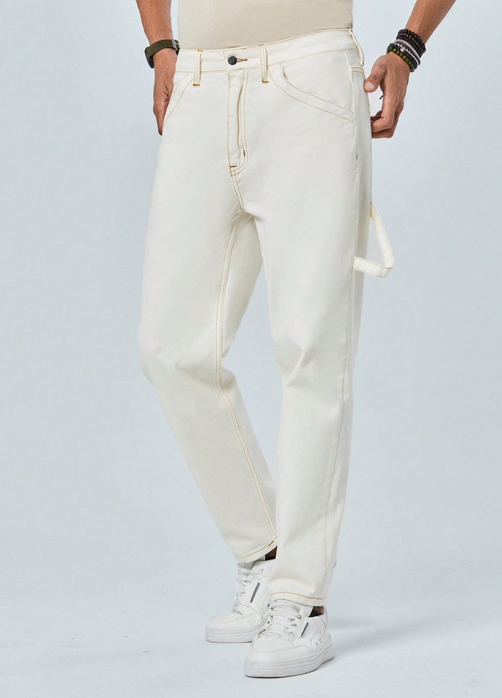 Молочные демисезонные зауженные джинсы SHEIN