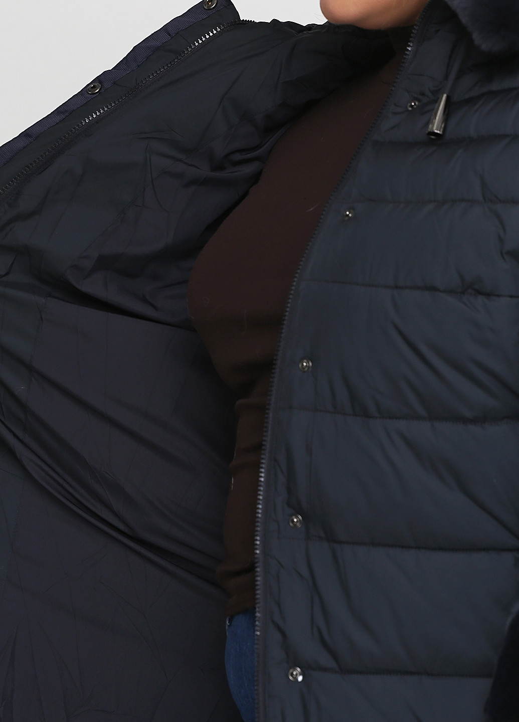 Черная зимняя куртка Svidni