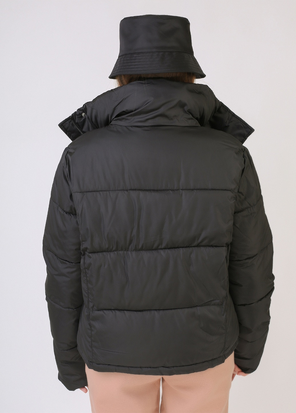 Чорна демісезонна стильна коротка куртка Yimeige