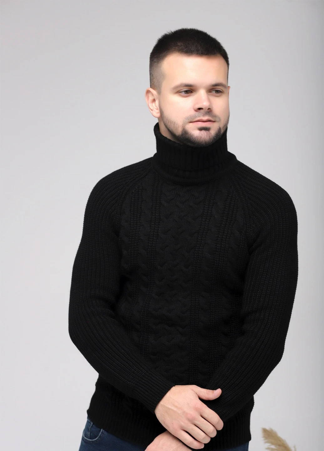 Чорний зимовий светр Figo
