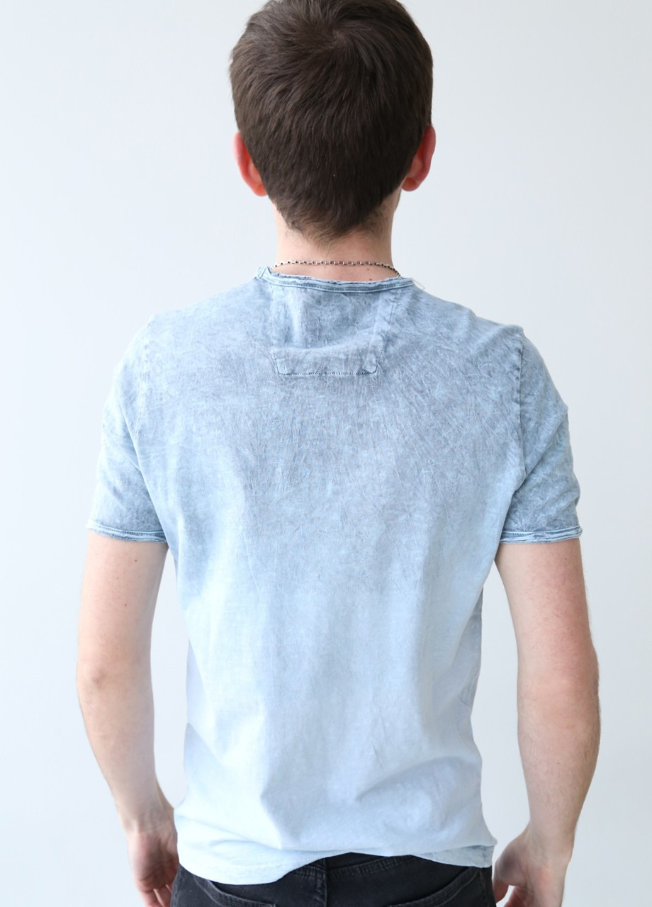 Блакитна футболка чоловіча блакитна виріє з переходом кольору Jean Piere