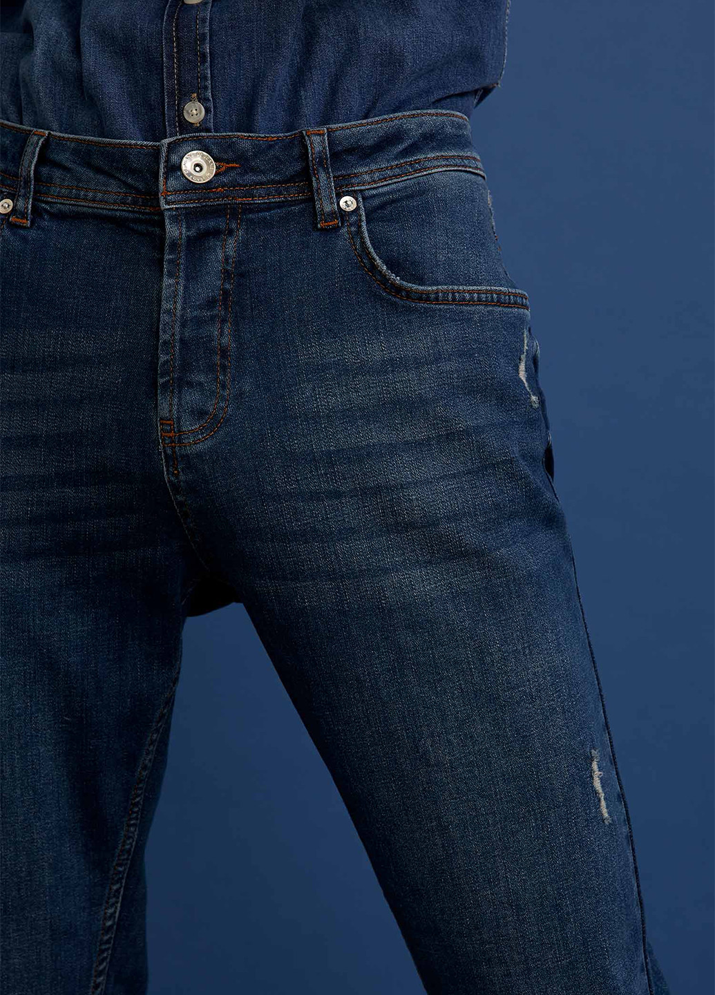Темно-синие демисезонные зауженные джинсы DeFacto