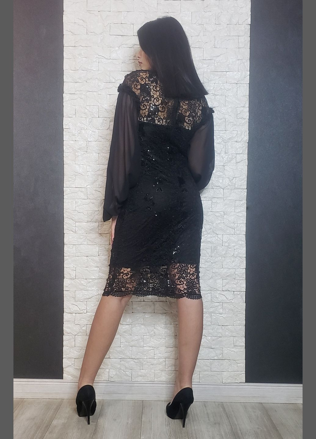 Черное коктейльное платье футляр Wera Berto однотонное