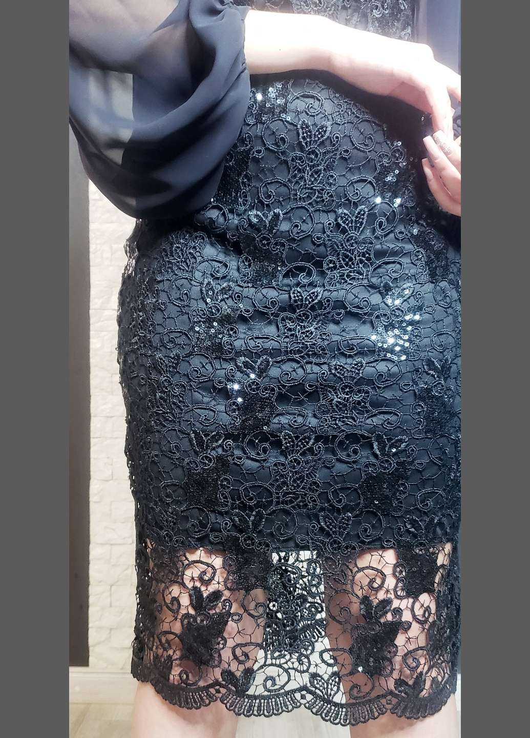 Чорна коктейльна сукня футляр Wera Berto однотонна