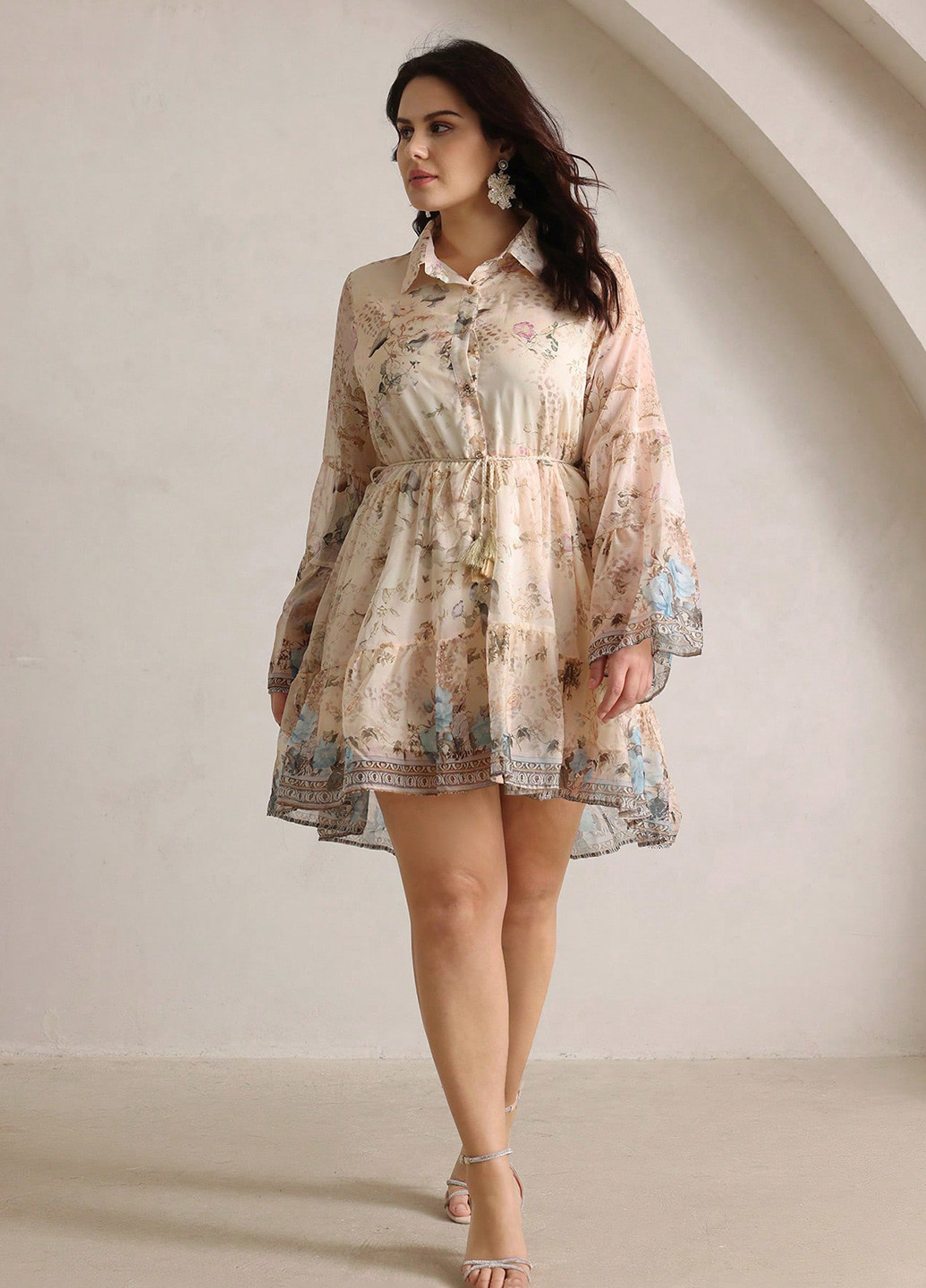 Светло-бежевое праздничный платье клеш SHEIN с цветочным принтом