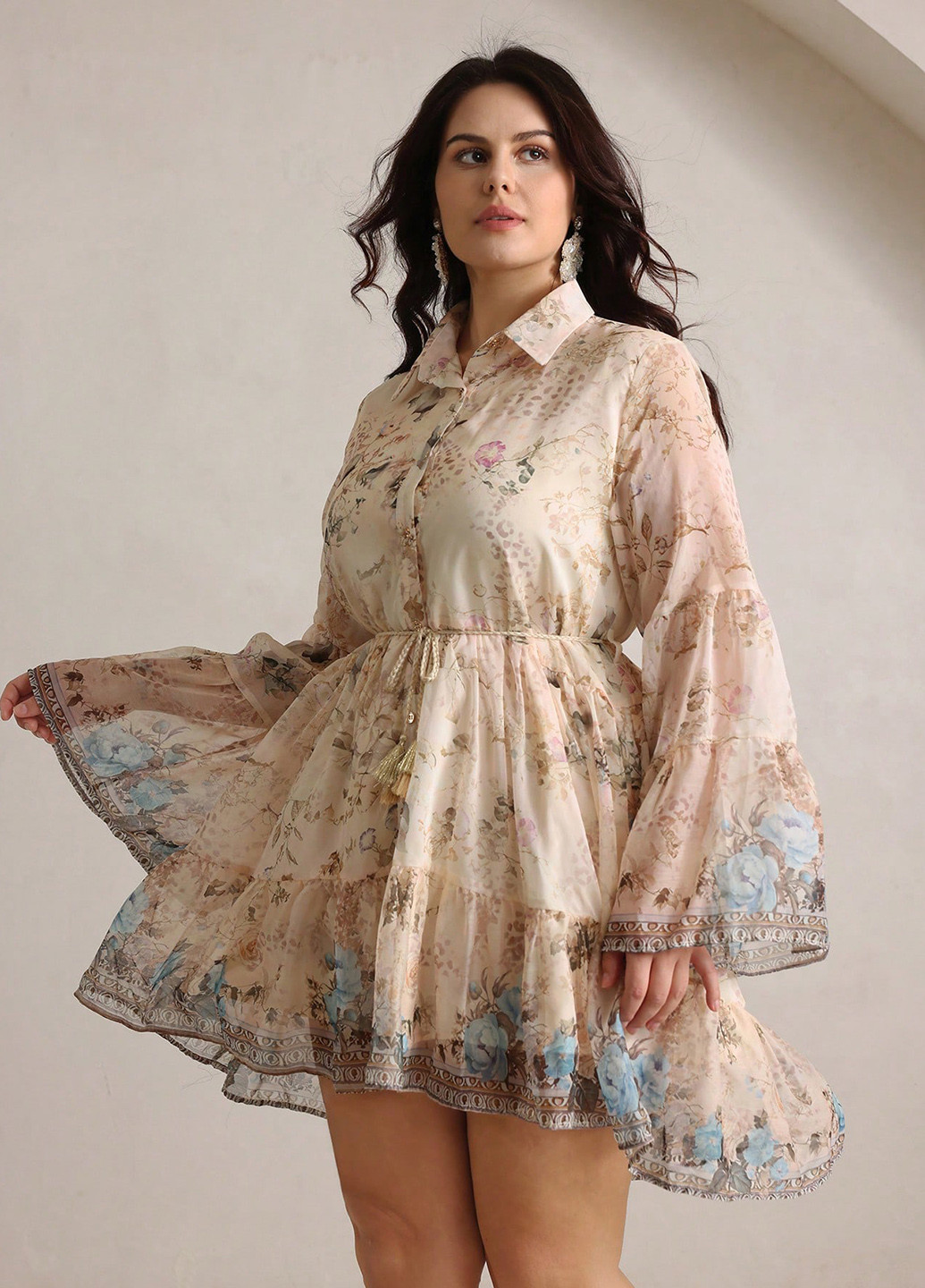 Светло-бежевое праздничный платье клеш SHEIN с цветочным принтом