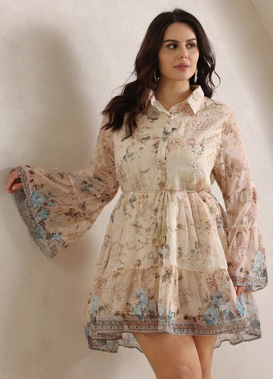 Светло-бежевое праздничный платье клеш SHEIN с цветочным принтом