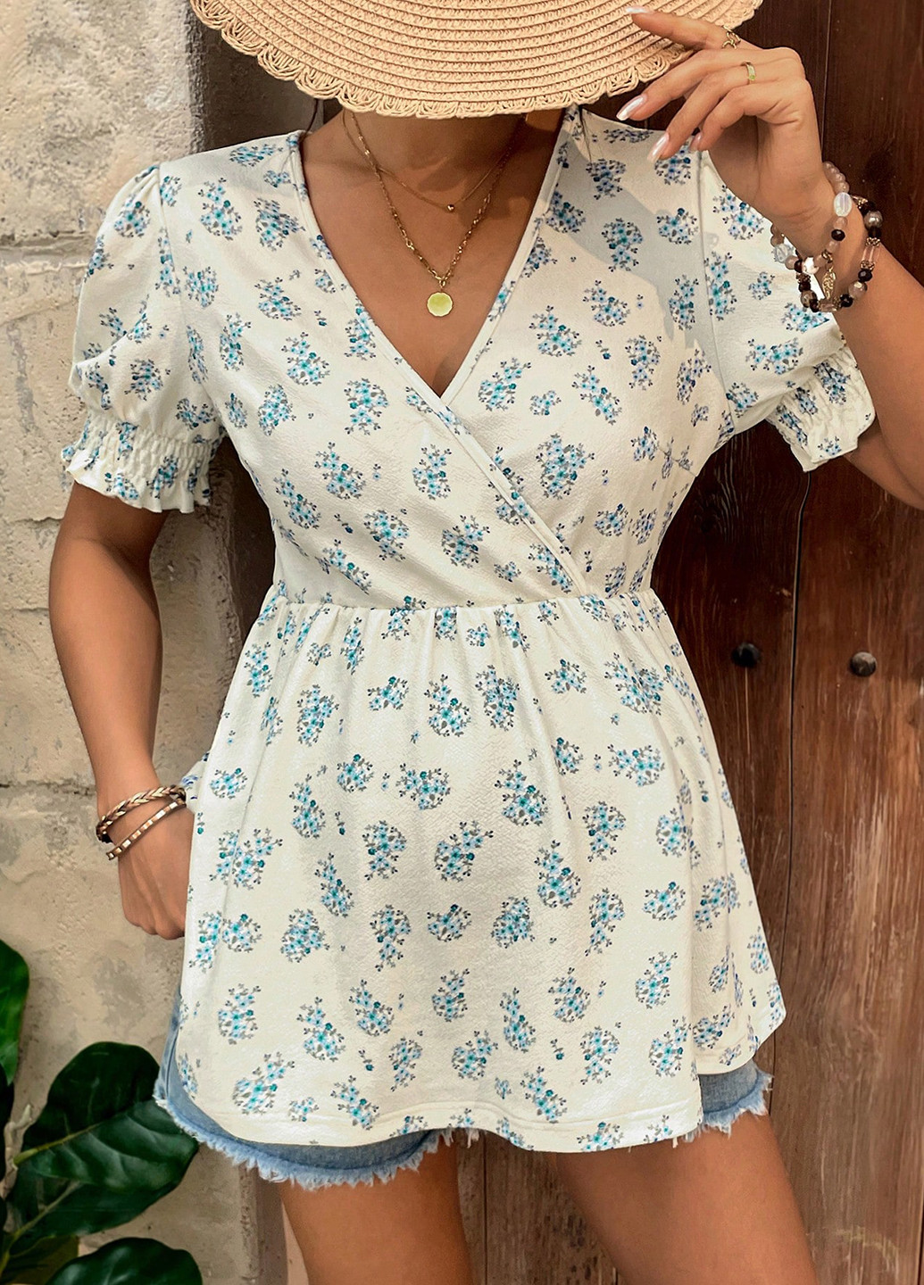 Кремовая блуза для беременных на запах SHEIN