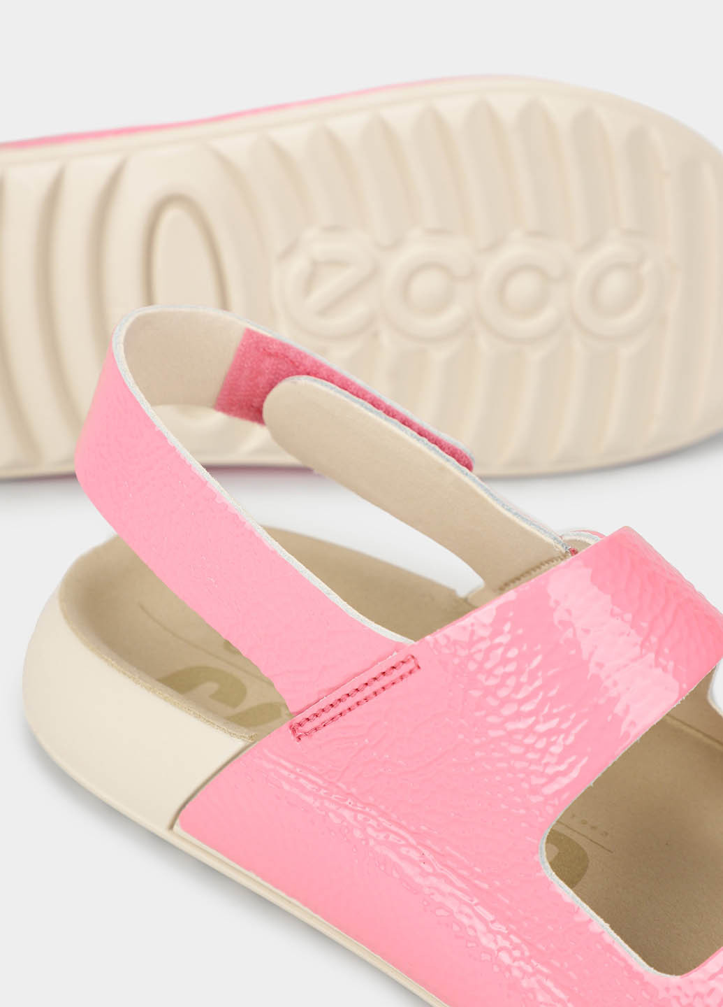Розовые босоножки Ecco с логотипом