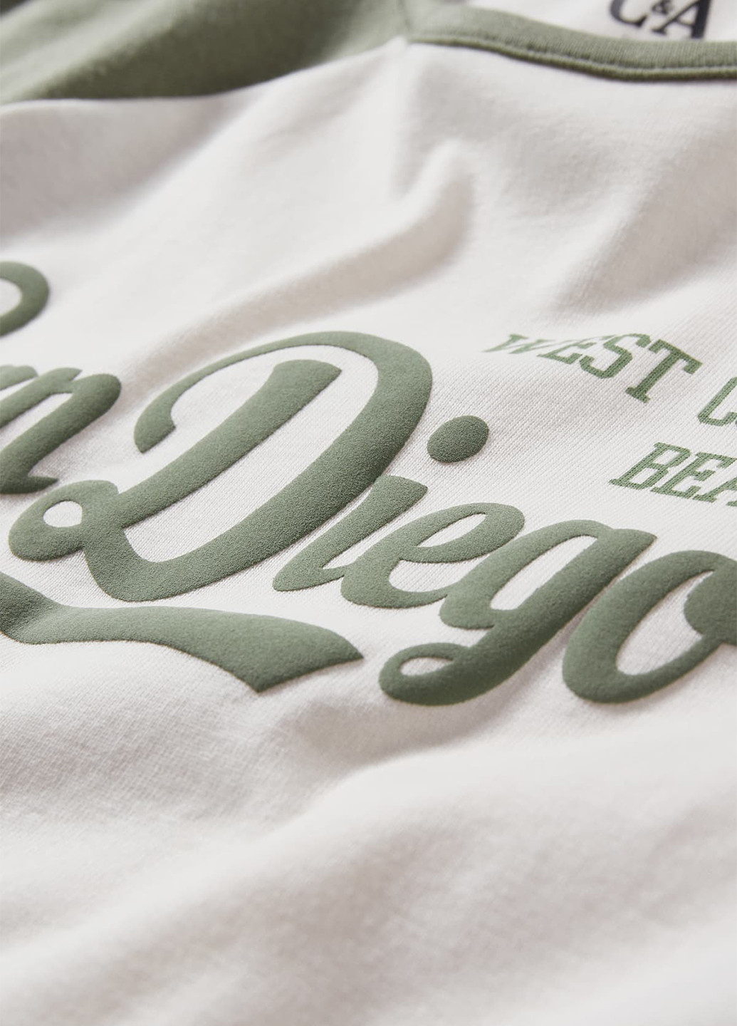 Белая летняя футболка C&A