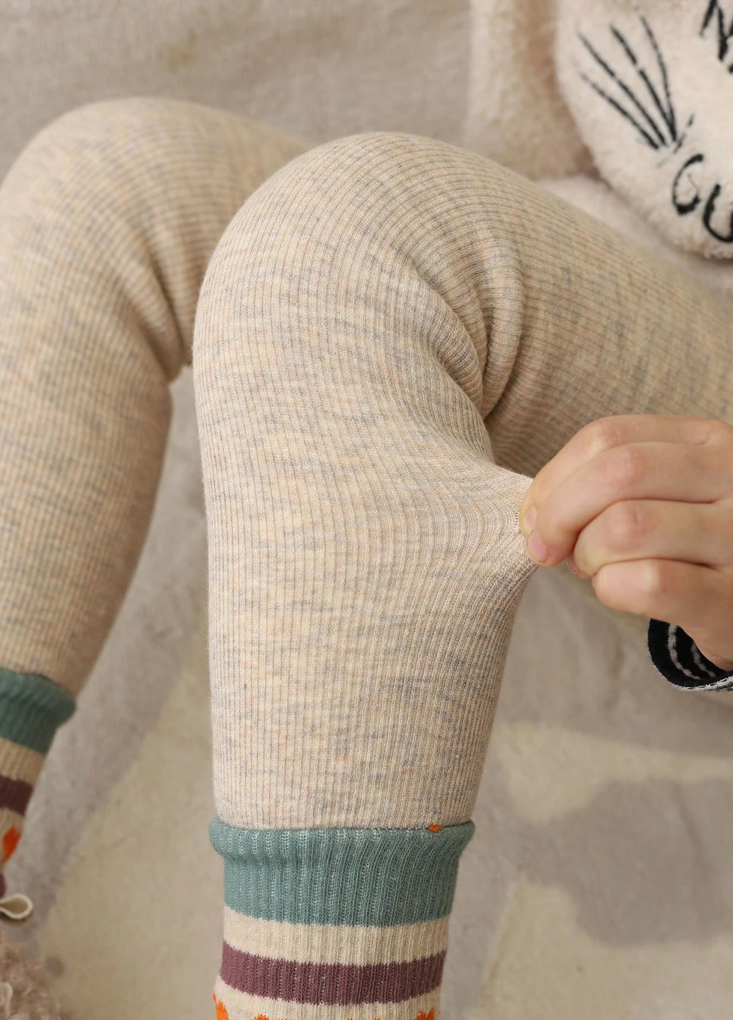 Кремовые демисезонные леггинсы SHEIN