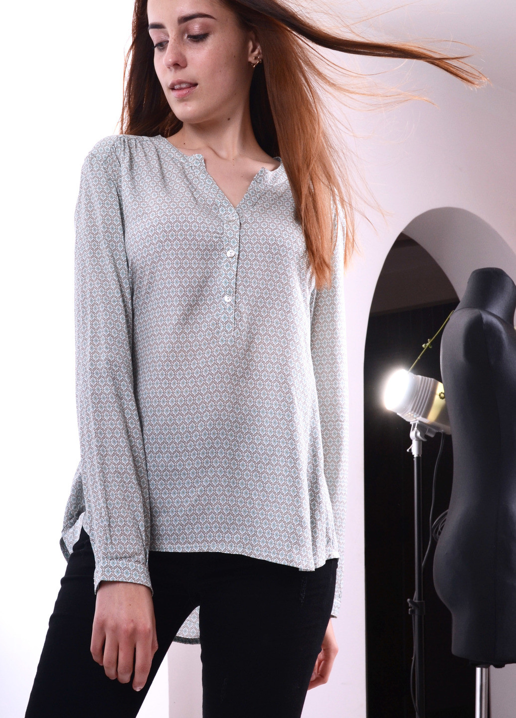 Комбінована демісезонна блуза з геометричним принтом Luxik