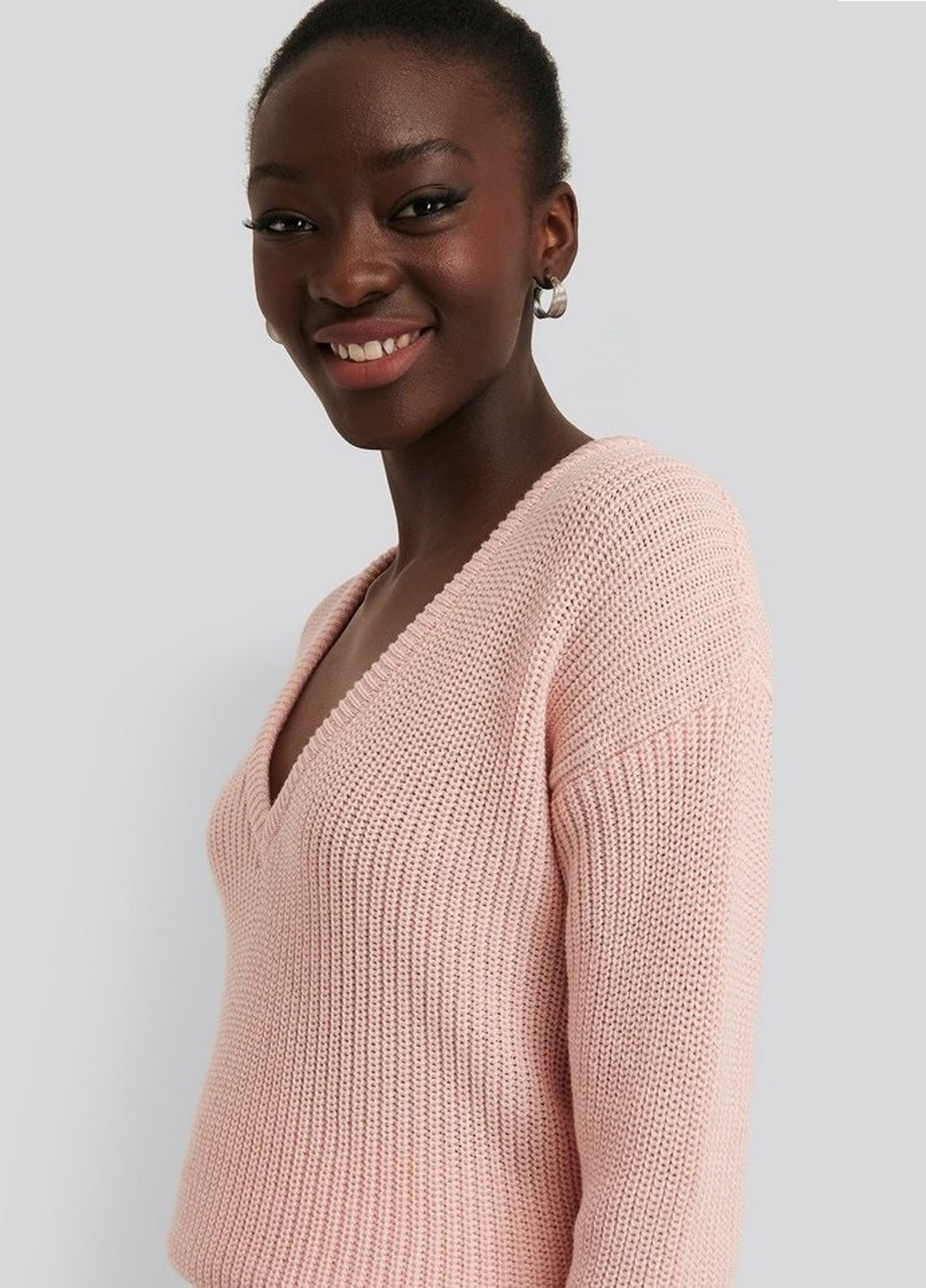 Светло-розовый демисезонный пуловер пуловер NA-KD