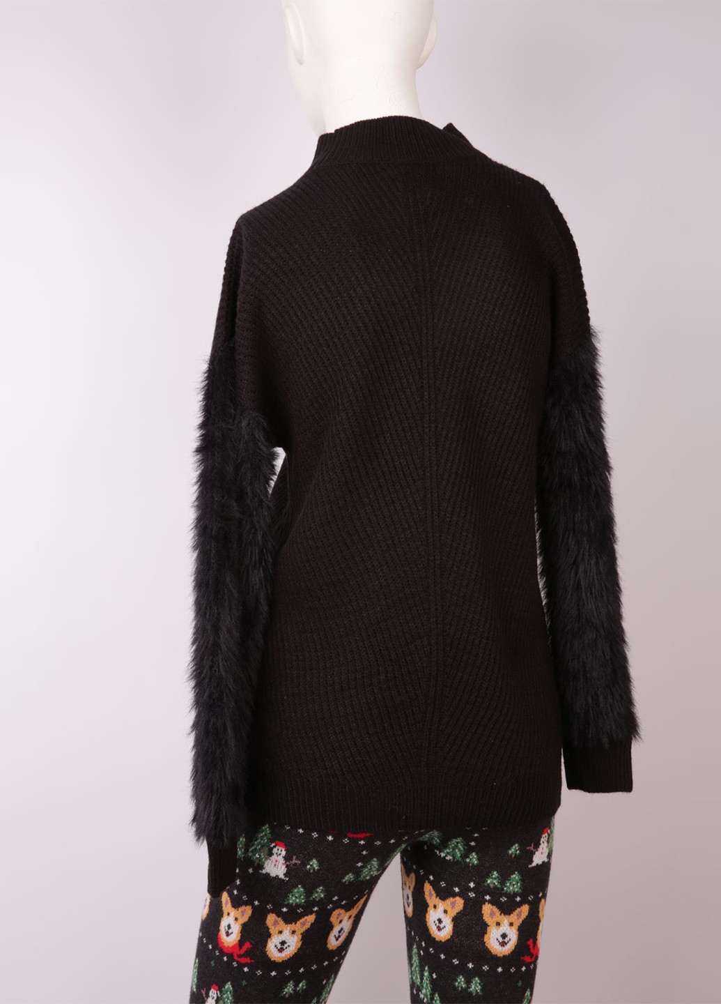 Чорний зимовий светр Primark