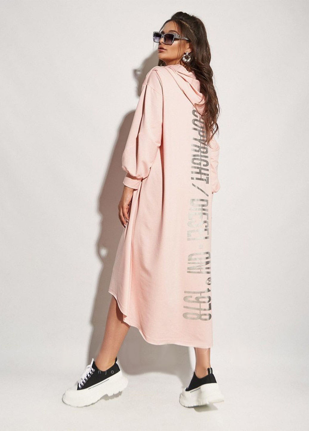Розовое кэжуал платье платье-худи LibeAmore с надписью