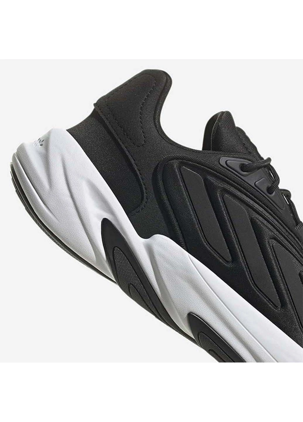 Черно-белые демисезонные кроссовки adidas