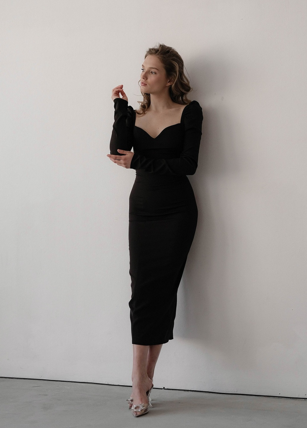 Черное вечернее чёрное облегающее платье миди Lipinskaya Brand однотонное