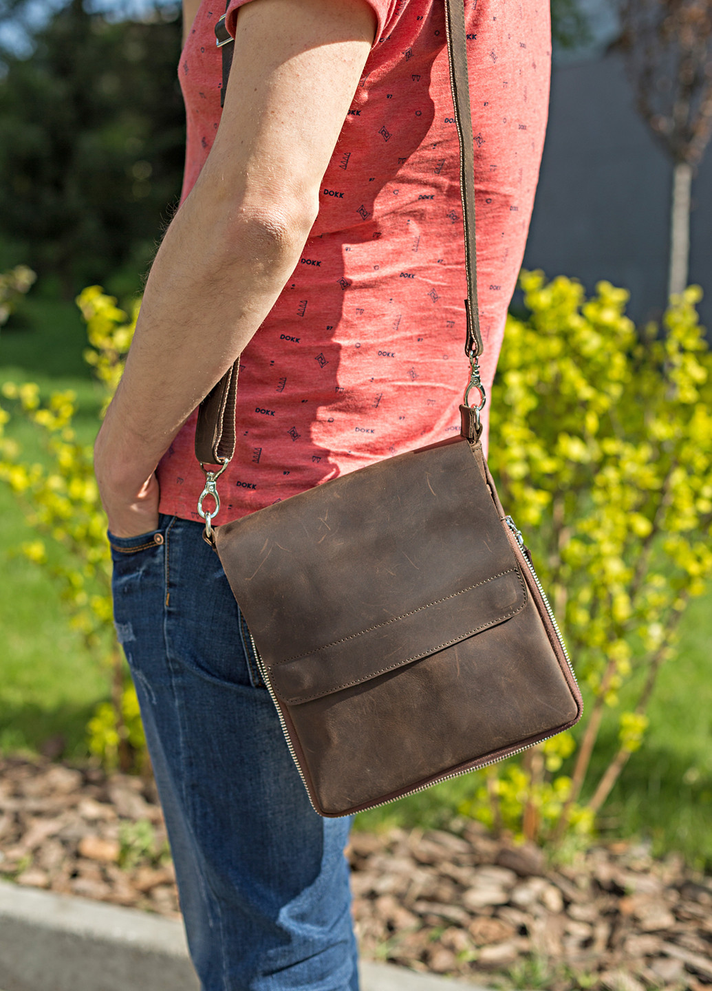 Чоловіча шкіряна сумка 22х25,5х3-6,5 см Shvigel (252129947)