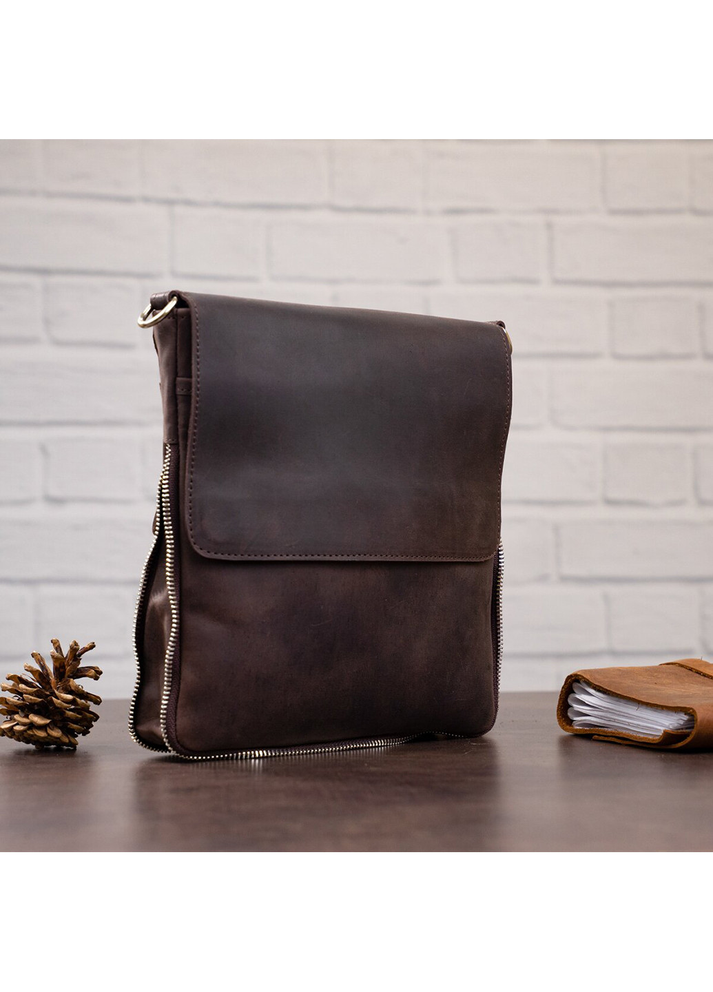 Чоловіча шкіряна сумка 22х25,5х3-6,5 см Shvigel (252129947)