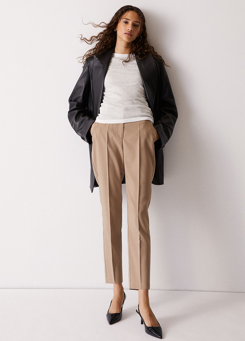 Бежевые кэжуал демисезонные прямые, укороченные брюки H&M