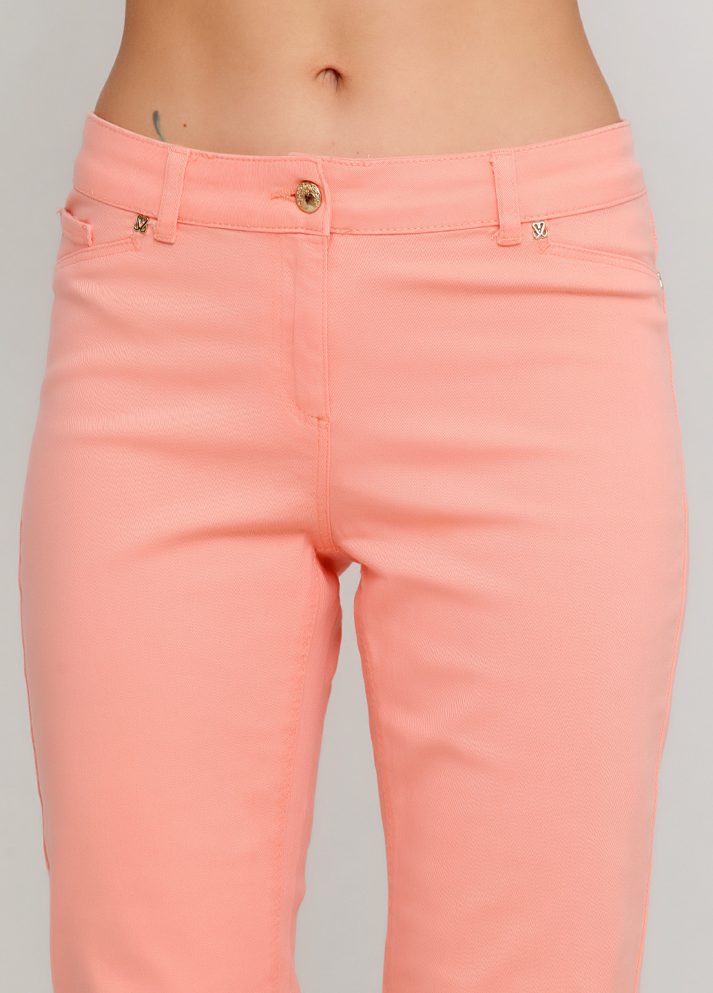 Персиковые джинсовые демисезонные зауженные брюки Sassofono