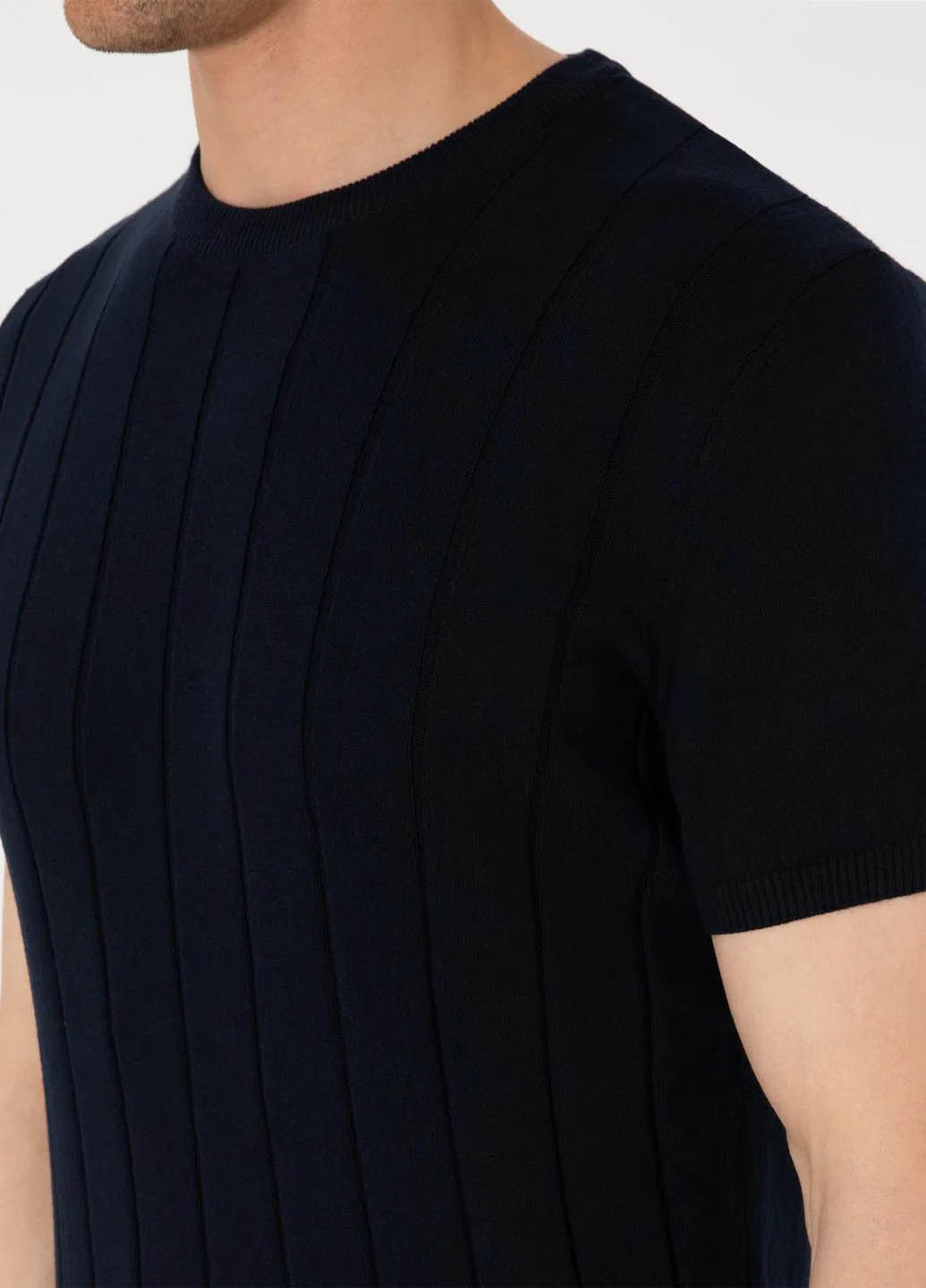 Темно-синя футболка Pierre Cardin