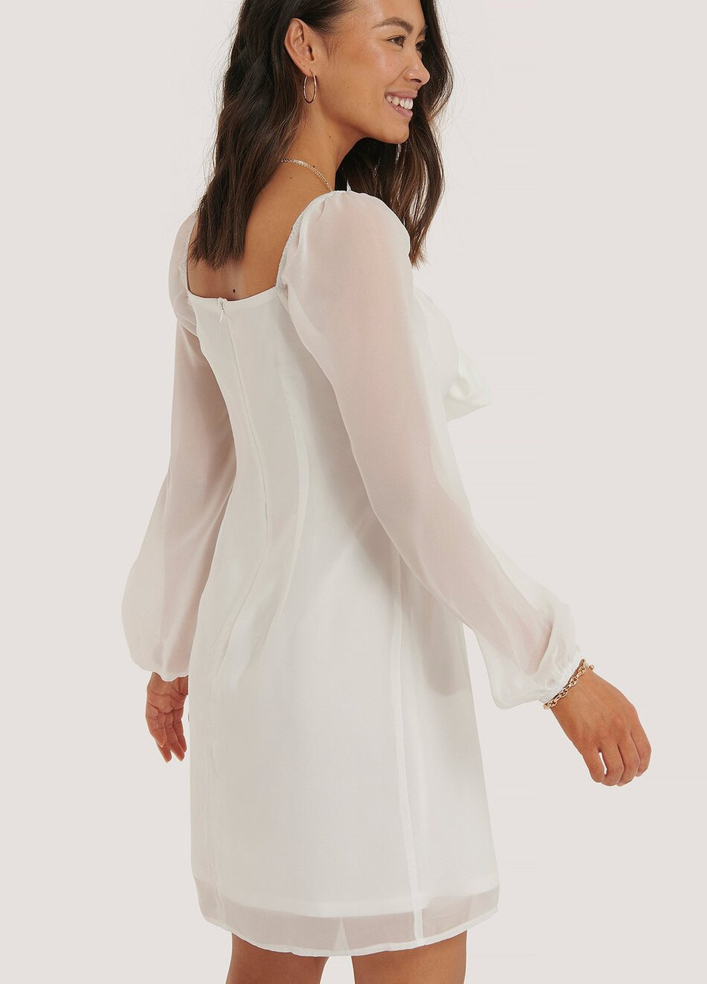 Белое кэжуал платье а-силуэт NA-KD однотонное