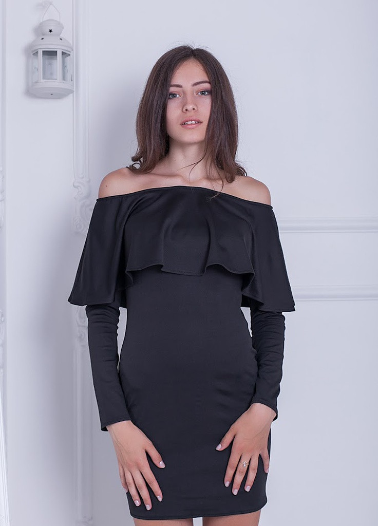 Черное кэжуал эффектное приталенное платье со спущенными плечами и баской avellana Podium однотонное