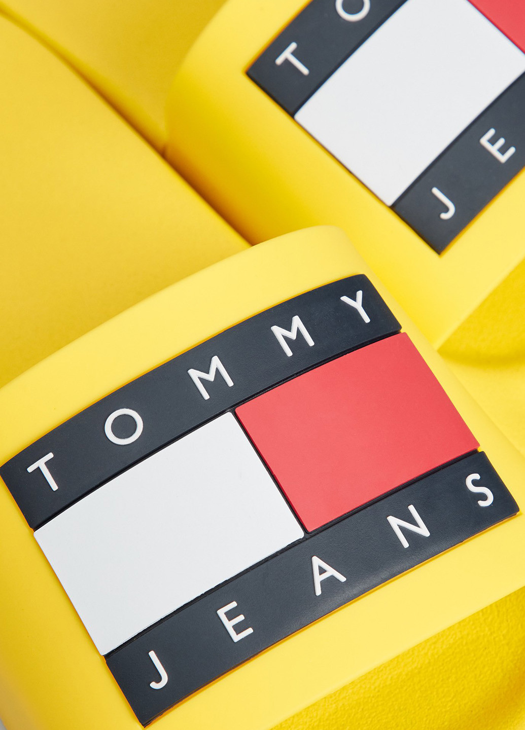 Желтые пляжные шлепанцы Tommy Jeans