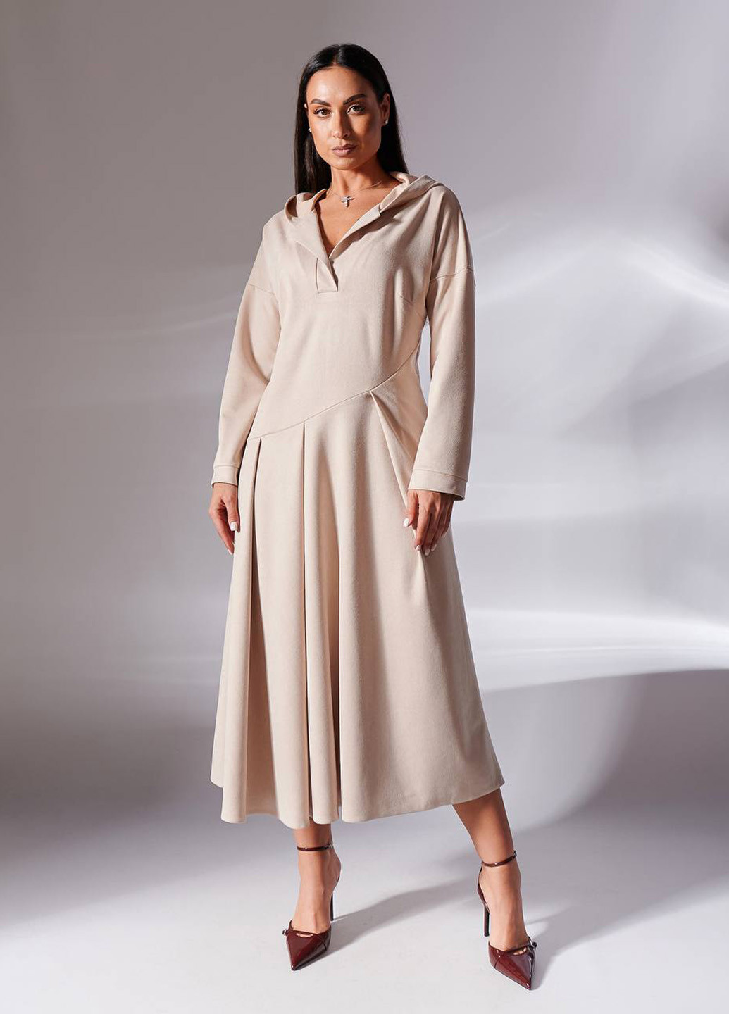 Светло-бежевое кэжуал платье LibeAmore однотонное