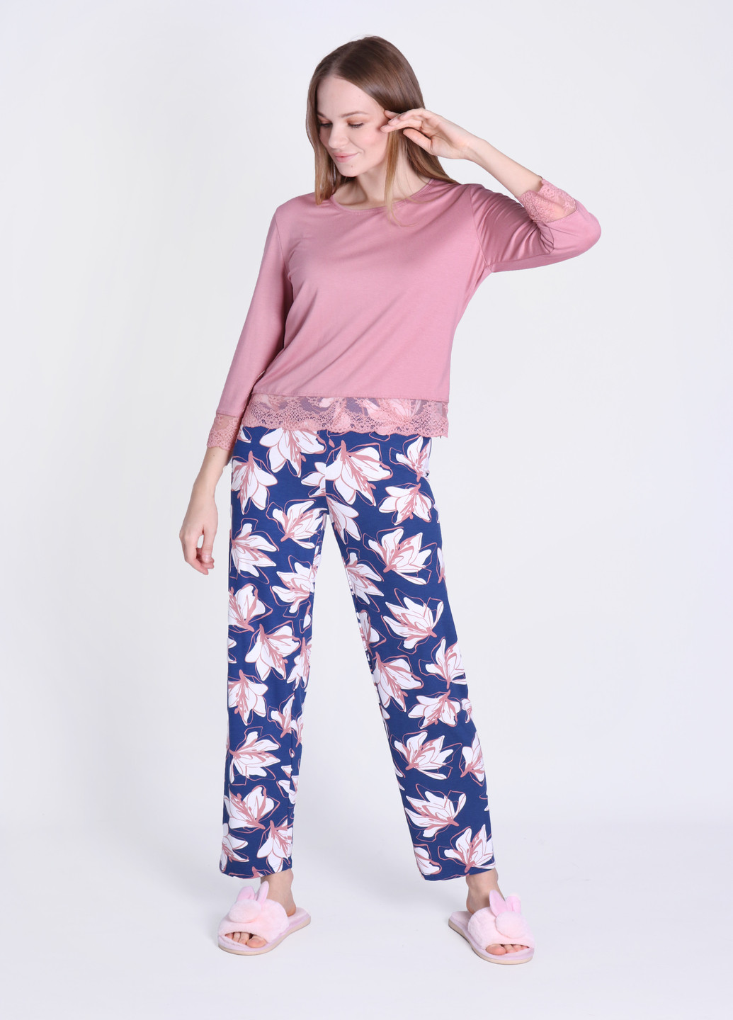 Розовый демисезонный комплект женский из вискозы VNOCHI